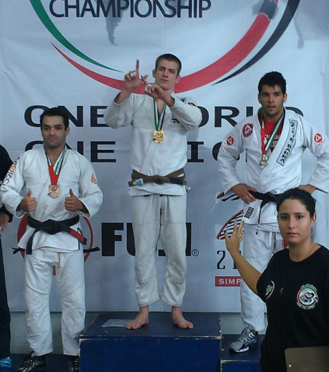  Keenan Cornelius no pódio da categoria até 92kg. Foto:Divulgação