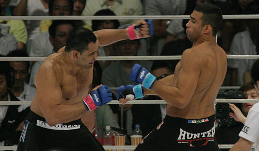 Rodrigo Minotauro e Fabricio Werdum em duelo pelo Pride, em 2006. Foto:Divulgação