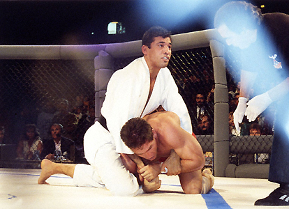 Vídeo: A revanche de Royce Gracie e Ken Shamrock na mais longa luta do UFC