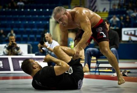 Zé Mario tenta passar a guarda de Renzo Gracie, no ADCC 2011. Foto: Luca Atalla