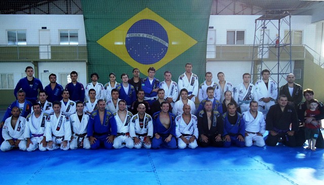 Léo Nogueira com a galera da Alliance no seu seminário na Base Áerea, em Léo Nogueira com a galera da Alliance no seu seminário, em Florianópolis. Foto: Alliance/Divulgação