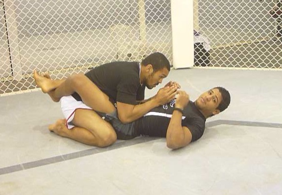 Gilbert Durinho ensina a se proteger das cotoveladas de Jon Jones e cia no UFC e no MMA. Foto GRACIEMAG