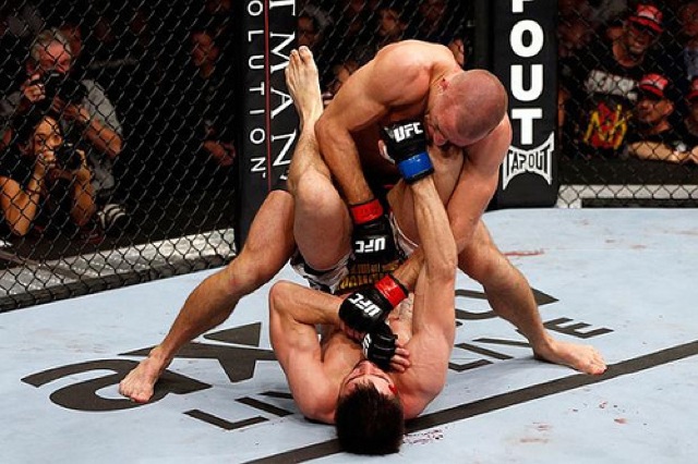 GSP e Carlos Condit no UFC 154 Foto Josh Hedges UFC