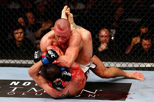 GSP e Calros Condit travaram um grande duelo pela disputa do cinturão, no UFC 154. Foto: Josh Hedges/UFC