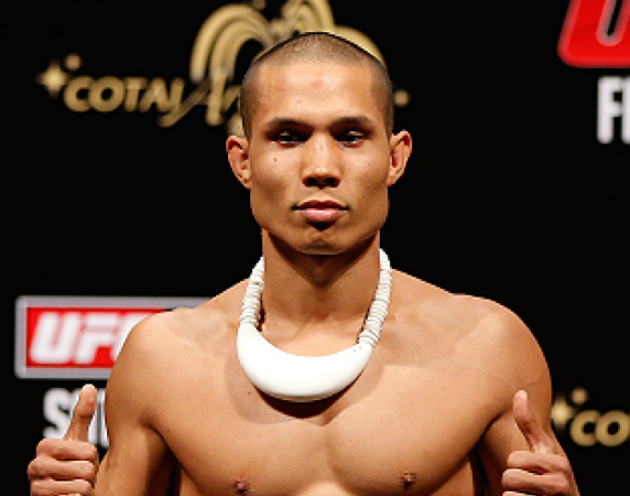 Reveja o estrangulamento premiado do faixa-preta Jon Tuck no UFC Manila