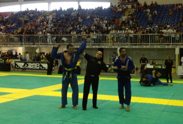 Léo Nogueira vibra após pegar Guto Campos no Sul-Americano. Foto: GRACIEMAG