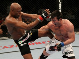 Anderson e Sonnen na "luta do século" Foto: UFC/Divulgação