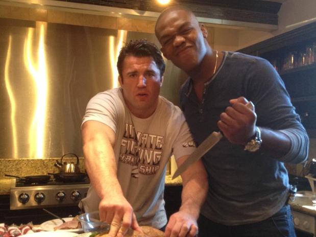 Jon Jones e Chael Sonnen são os principais treinadores do "TUF 17". Foto: Divulgação.