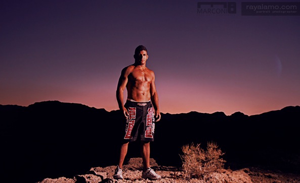 Gilbert Durinho finaliza nas costas em Dallas com o “pulo do macaco”