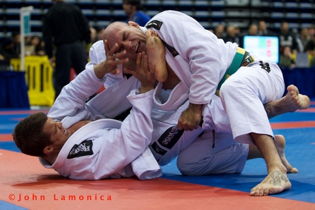 Gogoplata, uma das finalizações marcantes do Jiu-Jitsu. Foto: John Lamônica