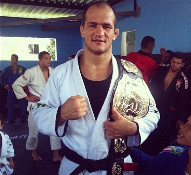 junior cigano recebe faixa preta