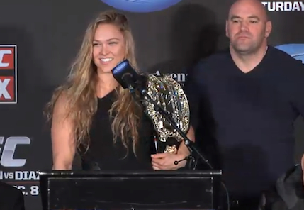 Ronda Rousey e seu cinturão do UFC: a faixa-preta chegou lá. Foto: UFC