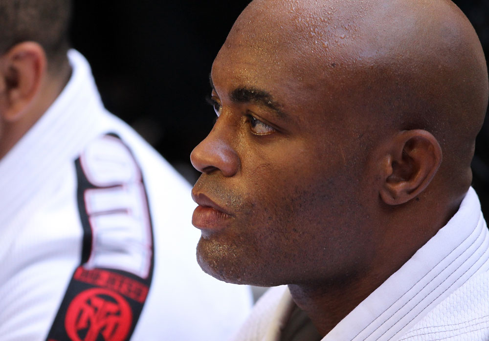 Anderson Silva comenta posição dos fãs após derrota no UFC 162. Foto: Josh Hedges/Zuffa LCC via Getty Images