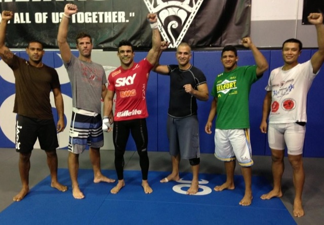 Belfort ergue o braco no ultimo treino na Florida para o UFC Sao Paulo Foto GRACIEMAG