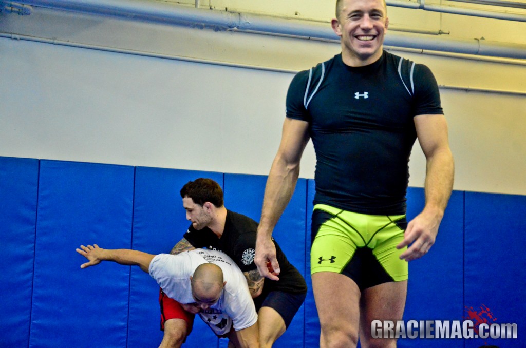 GSP feliz no treino, com Edgar ao fundo. Foto: Erin Herle/GRACIEMAG