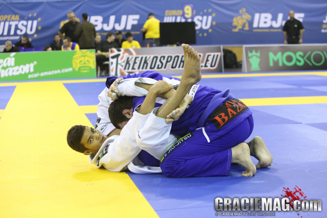 Horlando Monteiro sets the gold medal triangle at the blue belt absolute final