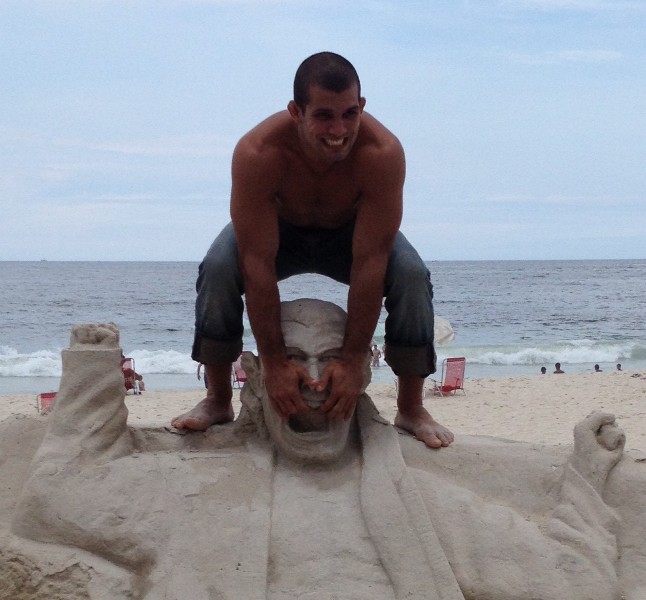 Rodolfo Vieira e sua estatua em Copacabana