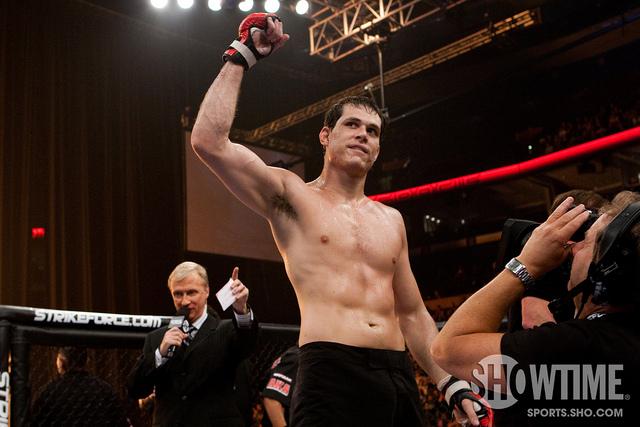 Roger Gracie no Strikeforce em foto de Esther Lin