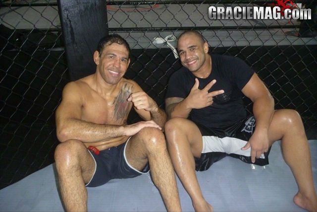 Rogerio Minotouro e Rafael Feijao no Team Nogueira Foto GRACIEMAG