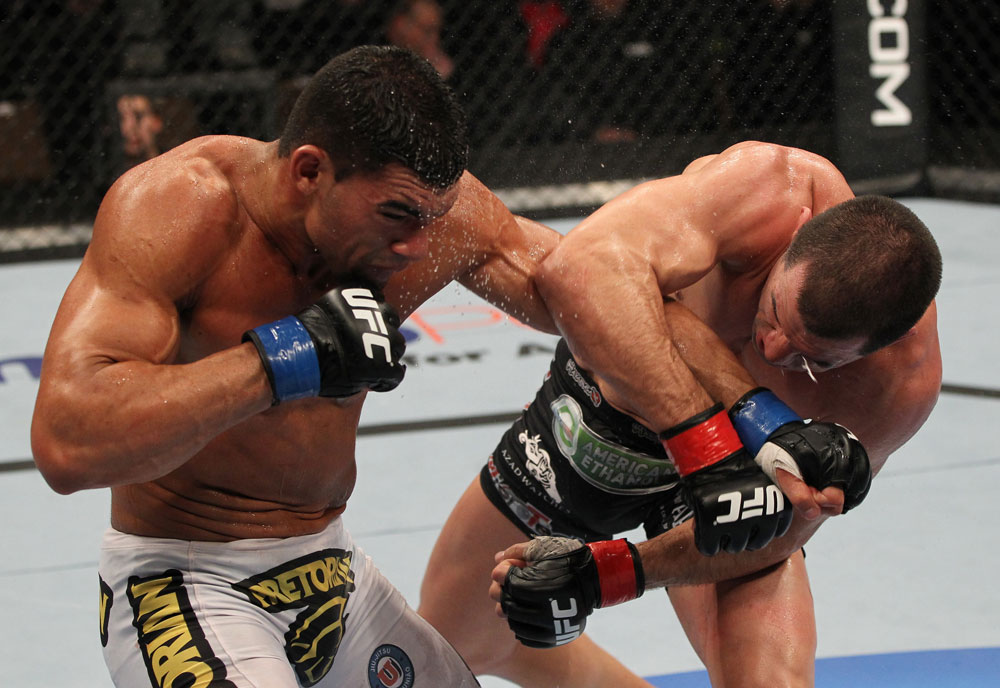 Ronny Markes vem de vitória sobre Aaron Simpson. Foto: Josh Hedges/Zuffa LCC via Getty Images