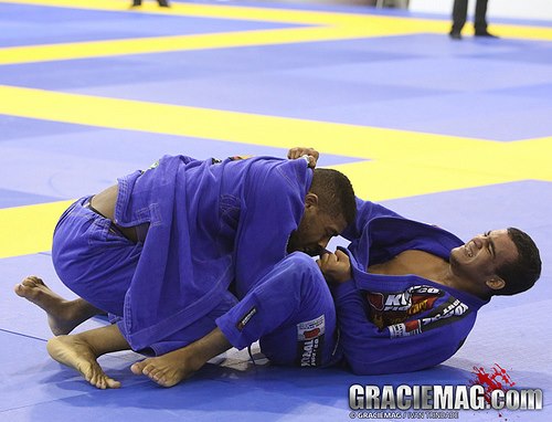 Marcio Andre trabalha a guarda no absoluto do Europeu 2013. Foto: Ivan Trindade/GRACIEMAG