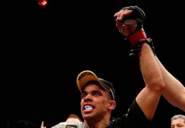 UFC on Fuel 7: Renan Barão finaliza Michael McDonald e pede Dominick Cruz