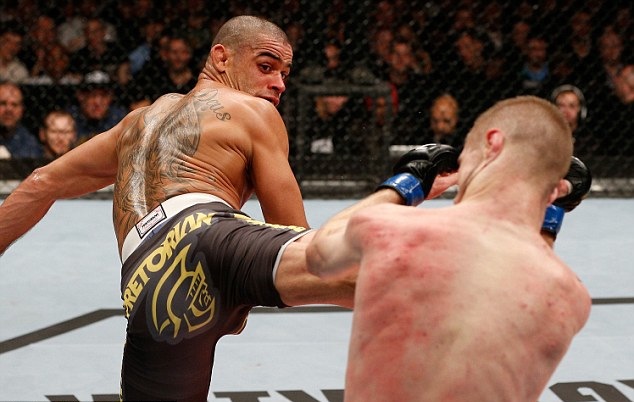 Renan Barao contra McDonald no UFC Londres Foto Zuffa via Getty Images