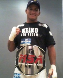 Gilbert Durinho exibe seu cinturão após vitória no MSA. Foto: Carlos Arthur Jr. /GracieMag.com