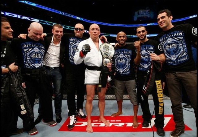 GSP Braulio e equipe no octagon do UFC 158