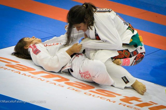Michelle Nicolini em combate com Talita Treta. Foto: Foto: Marcelo Falavigna/Divulgação
