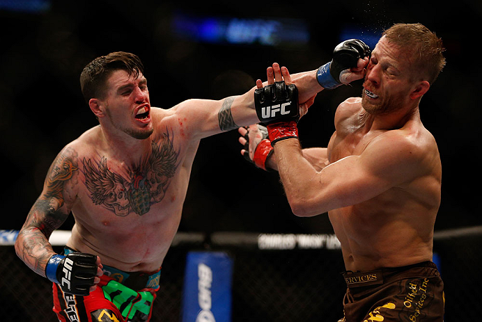 Camozzi largou a esquerda em Nick Ring e venceu na decisão. Foto: Josh Hedges/Zuffa LCC via Getty Images