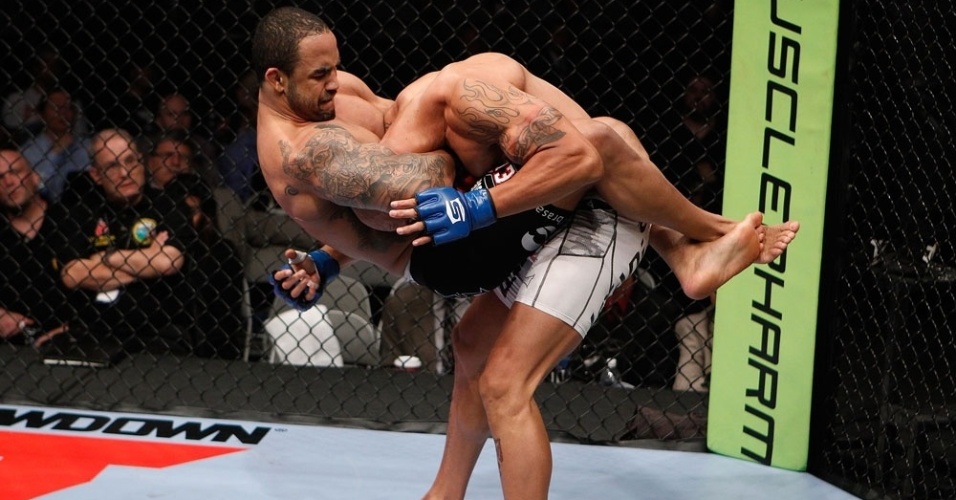Faixa preta de Jiu-Jitsu e striker nato, Rafael Feijão foi desligado do UFC após cinco lutas. Foto: Divulgação/ Strikeforce