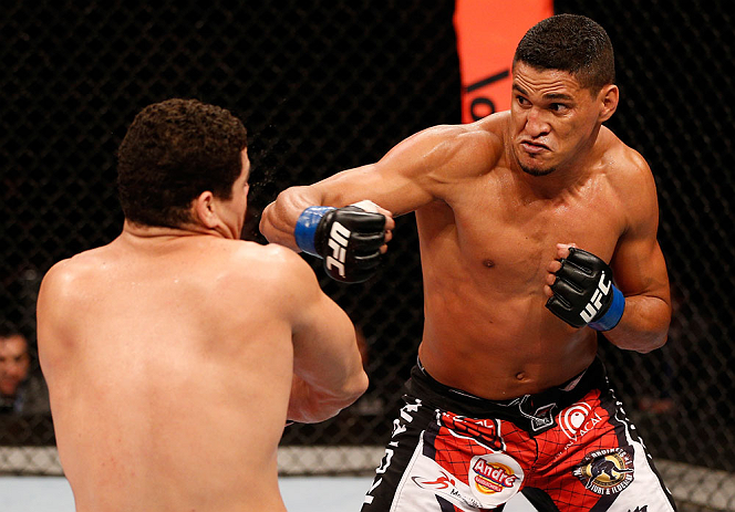 Ildemar estreou no UFC pelos meio-pesados. Hoje atua nos meio-médios. Foto: Josh hedges/Zuffa LLC via Getty Images