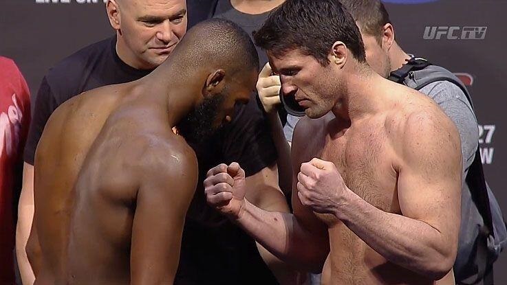 Jones e Sonnen lutam pelo cinturão dos pesos meio-pesados do UFC. Foto: Divulgação/UFC