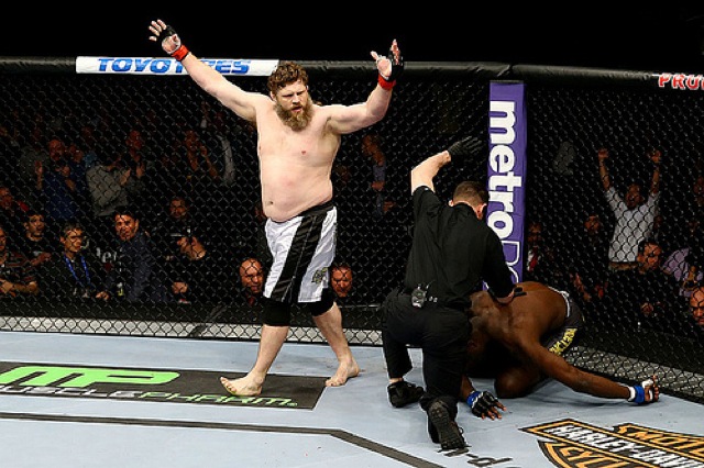 Roy Nelson nocauteou Cheick Kongo no UFC 159 em Nova Jersey Foto All Bello:UFC