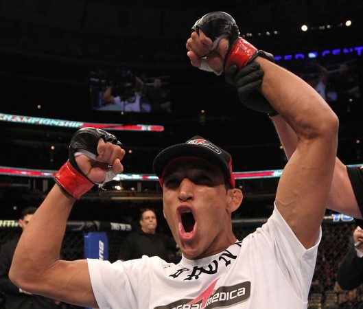 Charles Oliveira analyzes fight with Edgar: ‘Biggest challenge of my life’