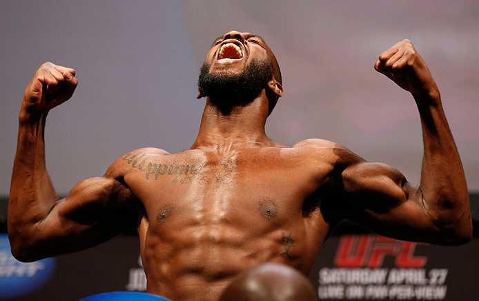 Jon Jones esteve a 27s de perder o cinturão do UFC. Foto: Josh Hedges/Zuffa LLC via Getty Images