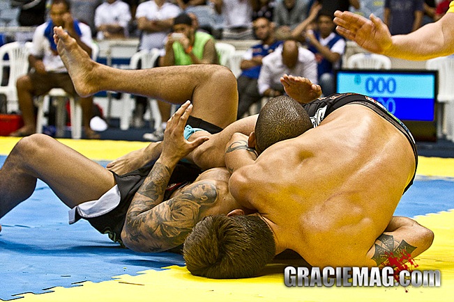 Última guilhotina de Leozada na seletiva, esta que lhe rendeu o topo do pódio. Foto: Gustavo Aragão/GRACIEMAG