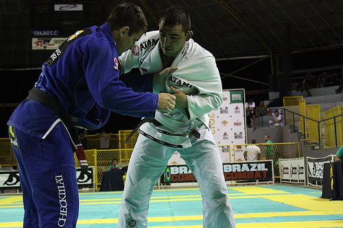 Sweep from sitting guard or take the back with Tarcísio Jardim