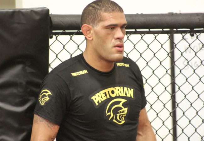Vídeo: Pezão destaca treinos de wrestling e apoio da torcida antes do UFC 160