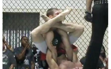 Vídeo: Confira o armlock duplo que encerrou um combate no MMA