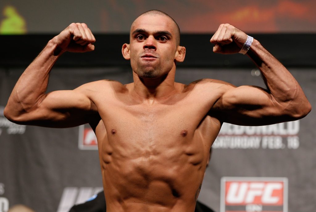 Renan Barão rompe ligamento do pé e está fora do UFC 161. Foto: Josh Hedges/Zuffa LLC via Getty Images