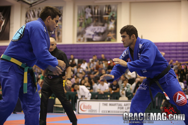 Otavio Sousa (direita) ganhou ouro duplo no Aberto da IBJJF em Nova York no mês de abril. Foto: Erin Herle