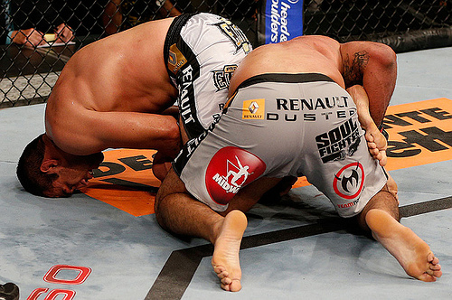 UFC: Cain Velasquez opera ombro e Fabricio Werdum pode encarar Barnett ou Browne