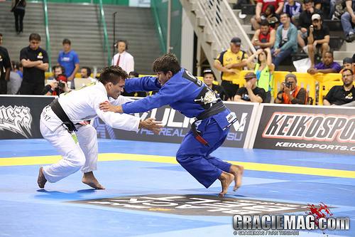 Gabriel Moraes branco foi o campeao mundial dos plumas em 2013 Foto Ivan Trindade