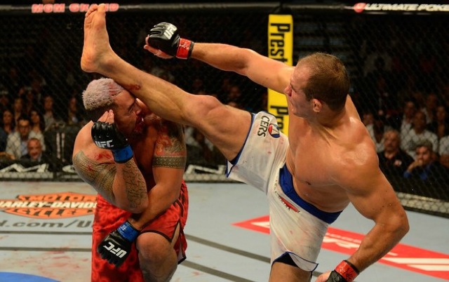 Junior Cigano nocauteia Mark Hunt no UFC 160 Foto UFC