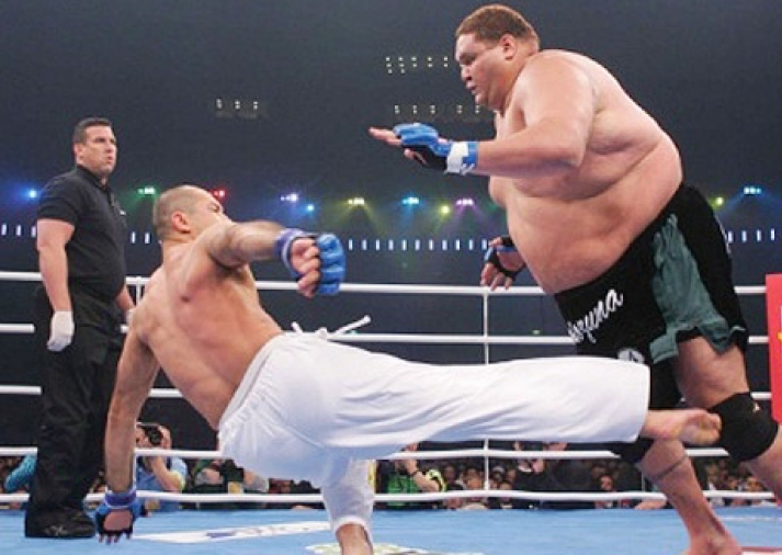 Royce Gracie contra o gigante do sumô Akebono. Foto: Arquivos GRACIEMAG