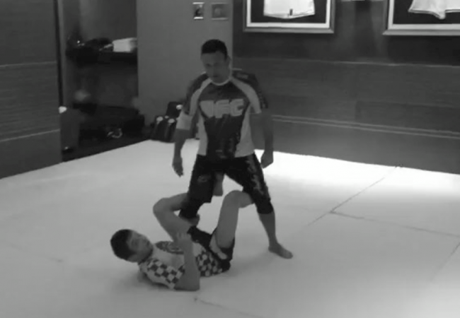 Renzo Gracie e Paulo Miyao agora ensinam a raspar e finalizar no Jiu-Jitsu
