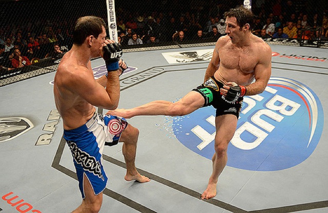 Tim Kennedy chuta na vitoria contra Roger Gracie no UFC 162