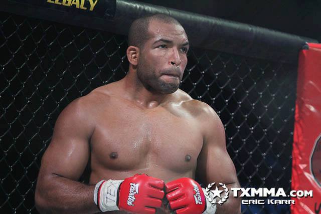 Bruno Bastos voltou a vencer no MMA no evento texano Legacy